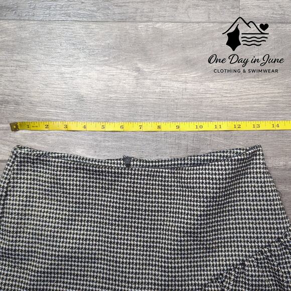 Altar'd State Mini Skort Size S - Picture 3 of 5
